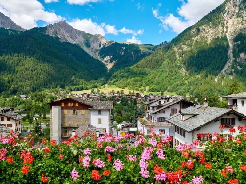 Dãy núi Alps vào mùa xuân