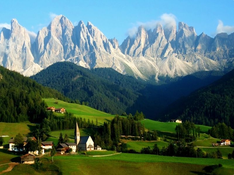 Dãy núi Alps vào mùa hè (ảnh sưu tầm)