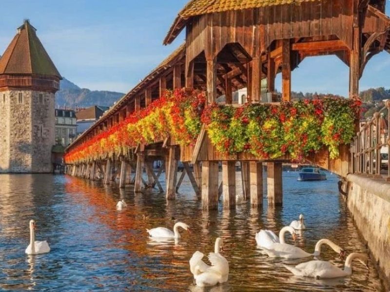 Châu Âu hiện lên như một bức tranh thơ mộng