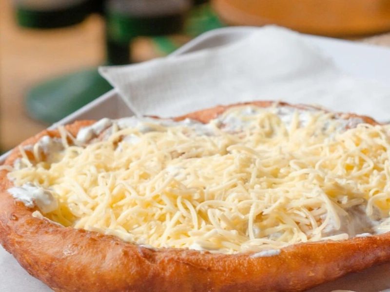 Lángos - Hungary nổi tiếng về gì