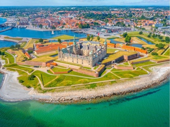 Du lịch Lâu đài Kronborg vào mùa hè