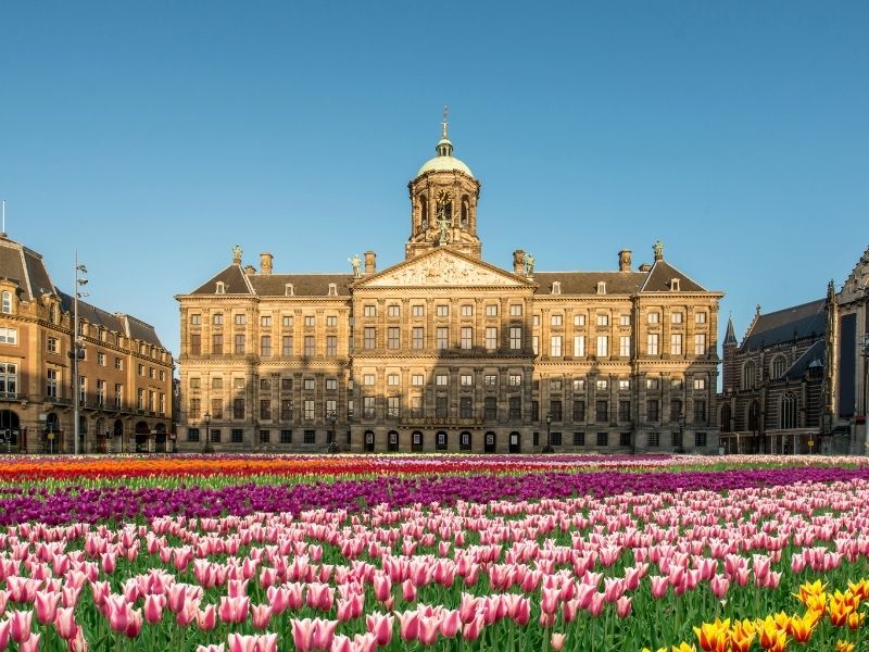 Cung điện Hoàng gia Amsterdam - cờ Hà Lan