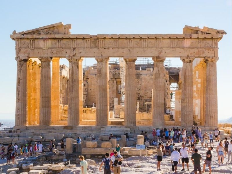 Đền Parthenon thu hút đông đảo khách du lịch
