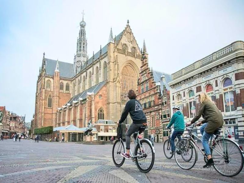 Đạp xe khám phá thành phố Haarlem Hà Lan