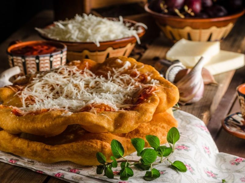 Bánh Langos giòn rụm