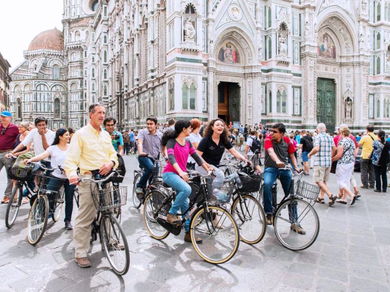 Đi bộ hoặc thuê xe đạp tại Ý