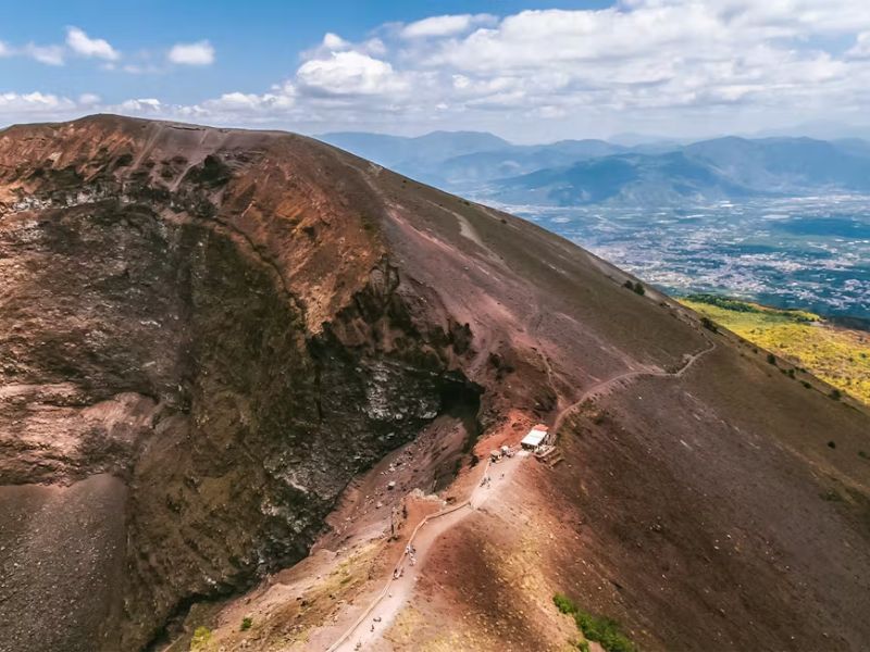 Góc nhìn toàn cảnh vịnh Naples từ đỉnh núi
